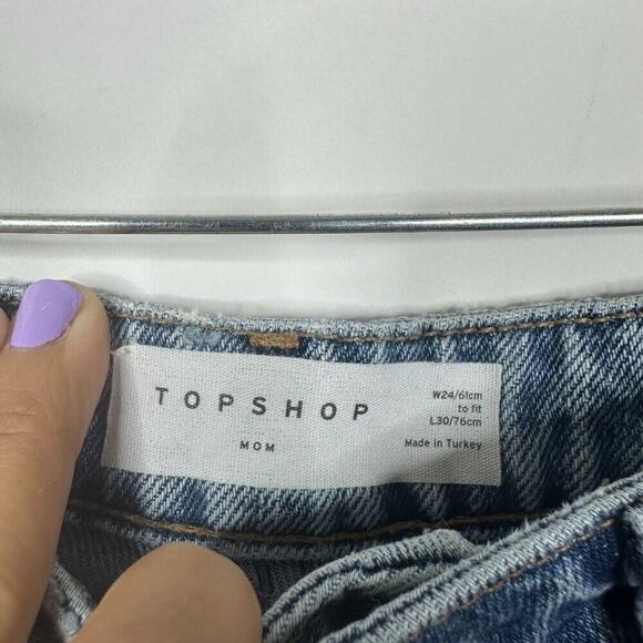 2/$30 Topshop Mom High Rise Destroyed Straight Leg Mid Wash W24 #9248 - Picture 6 of 8